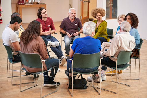 Group of seniors in a support session, emphasizing community support in COPD management.
